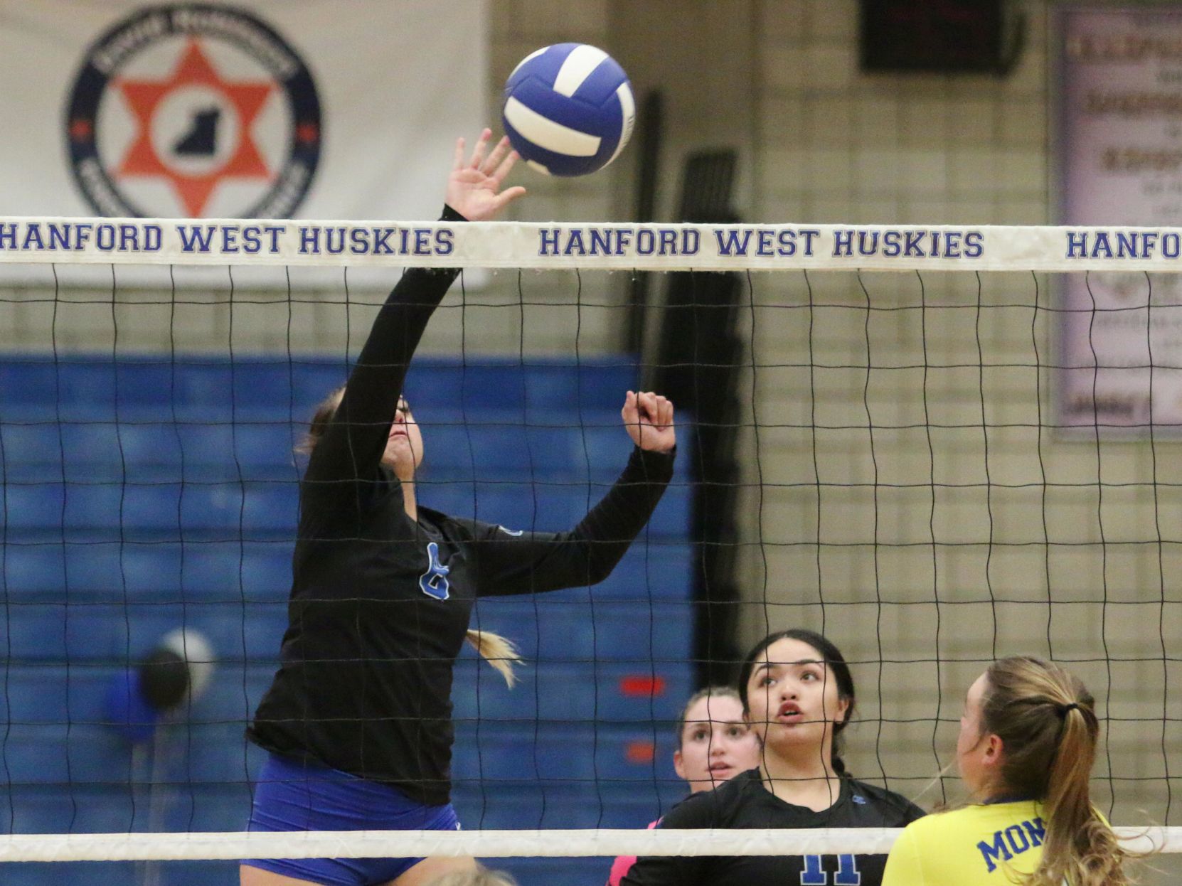 Huskies show heart in loss to Monarchs on Senior Night